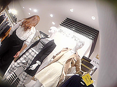 いかにもって感じのギャル店員さんで24歳くらいです