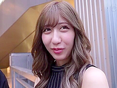 セクシー下着姿の綺麗なお姉さんがムード満点の3P寝取られエッチで艶やかに感じる