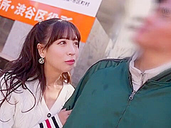 小顔スレンダー美女はフェラで男のチンポを硬くして、激しいクリ責めで濡れる