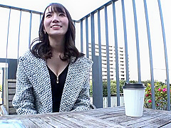 綺麗なお姉さんが爽やか逆ナンパして、熱いキスと乳首舐めでギンギンになったチンポをパイズリ