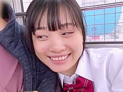 清楚な童顔美女がキュートな笑顔たっぷりのラブラブデート、車内でフェラ